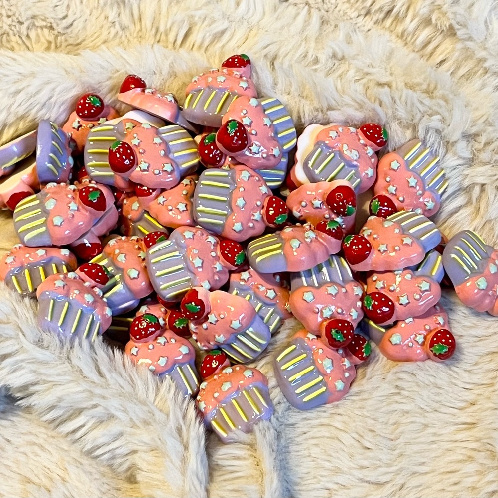 🧁New🧁Qty:50 Pink Strawberry Miniature Cupcake Decodens